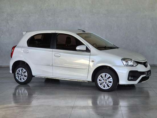 TOYOTA-ETIOS-2017