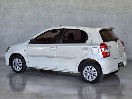 TOYOTA-ETIOS-2017