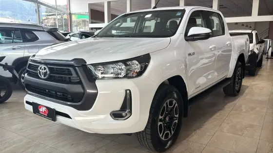 TOYOTA HILUX 2.8 D-4D TURBO DIESEL CD POWER PACK 4X4 MANUAL TOYOTA HILUX 2.8 D-4D TURBO DIESEL CD POWER PACK 4X4 MANUAL
