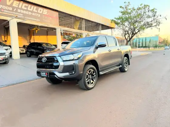 TOYOTA HILUX 2.8 D-4D TURBO DIESEL CD SRV 4X4 AUTOMÁTICO