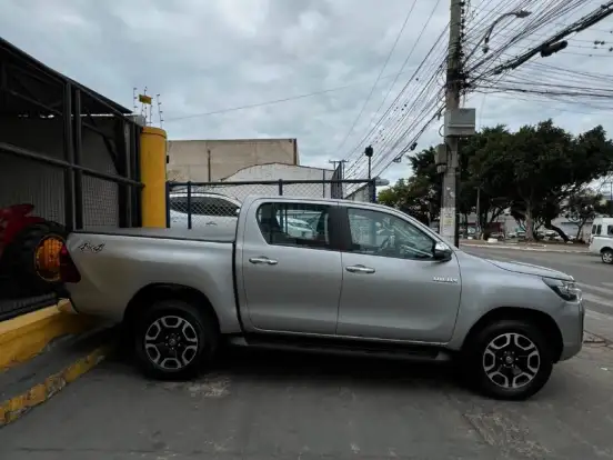 TOYOTA-HILUX-2.8 D-4D TURBO DIESEL CD SRV 4X4 AUTOMÁTICO TOYOTA-HILUX-2022