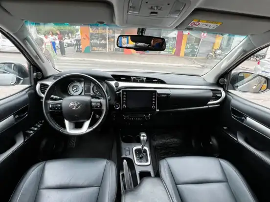 TOYOTA-HILUX-2.8 D-4D TURBO DIESEL CD SRV 4X4 AUTOMÁTICO TOYOTA-HILUX-2022