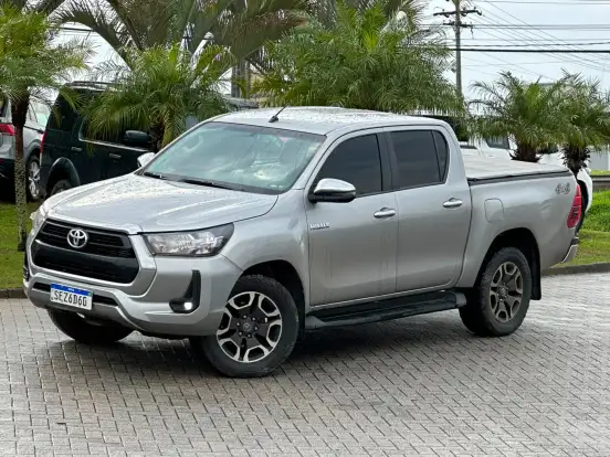 TOYOTA-HILUX-2023