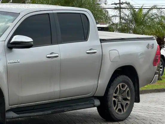 TOYOTA-HILUX-2.8 D-4D TURBO DIESEL CD SRV 4X4 AUTOMÁTICO TOYOTA-HILUX-2023