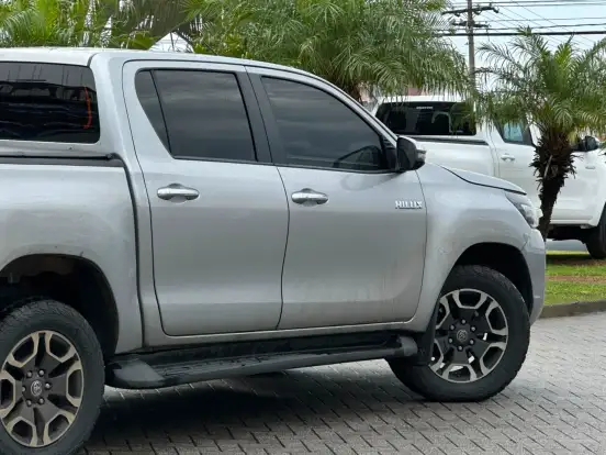 TOYOTA-HILUX-2.8 D-4D TURBO DIESEL CD SRV 4X4 AUTOMÁTICO TOYOTA-HILUX-2023