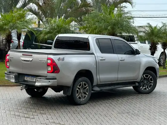 TOYOTA-HILUX-2.8 D-4D TURBO DIESEL CD SRV 4X4 AUTOMÁTICO TOYOTA-HILUX-2023