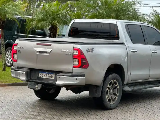 TOYOTA-HILUX-2.8 D-4D TURBO DIESEL CD SRV 4X4 AUTOMÁTICO TOYOTA-HILUX-2023