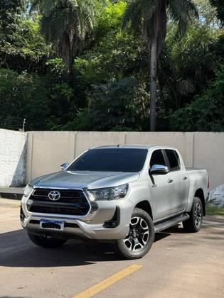 TOYOTA HILUX 2.8 D-4D TURBO DIESEL CD SRV 4X4 AUTOMÁTICO