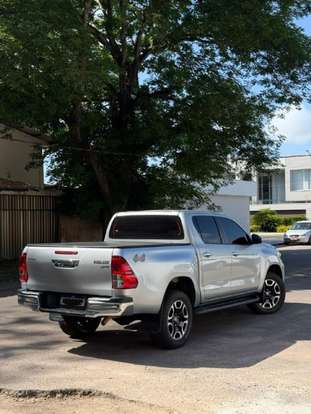 TOYOTA-HILUX-2022