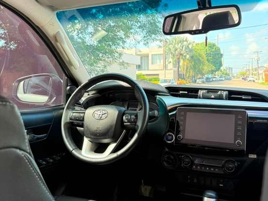 TOYOTA-HILUX-2.8 D-4D TURBO DIESEL CD SRV 4X4 AUTOMÁTICO TOYOTA-HILUX-2022
