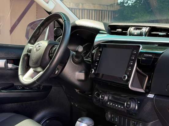 TOYOTA-HILUX-2.8 D-4D TURBO DIESEL CD SRV 4X4 AUTOMÁTICO TOYOTA-HILUX-2022