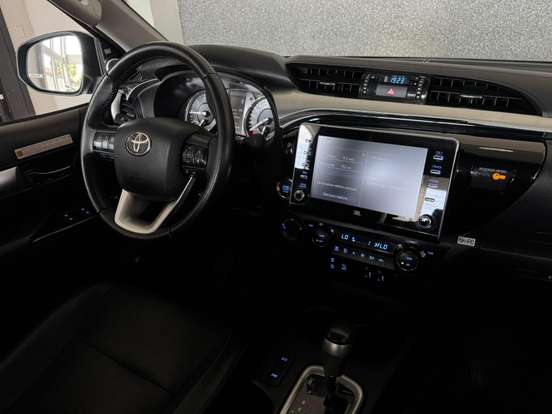 TOYOTA-HILUX-2.8 D-4D TURBO DIESEL CD SRX 4X4 AUTOMÁTICO TOYOTA-HILUX-2022