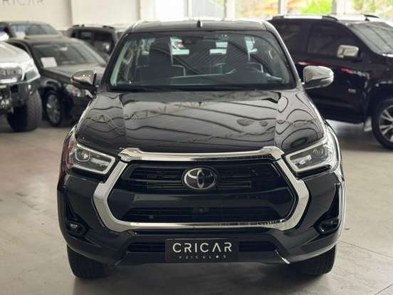 TOYOTA-HILUX-2.8 D-4D TURBO DIESEL CD SRX 4X4 AUTOMÁTICO TOYOTA-HILUX-2022