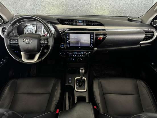 TOYOTA-HILUX-2.8 D-4D TURBO DIESEL CD SRX 4X4 AUTOMÁTICO TOYOTA-HILUX-2022
