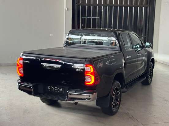 TOYOTA-HILUX-2022