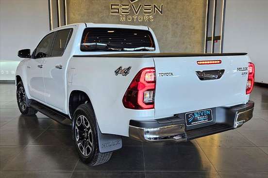 TOYOTA-HILUX-2024