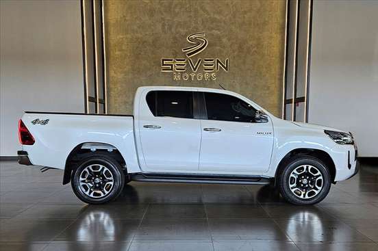 TOYOTA-HILUX-2024