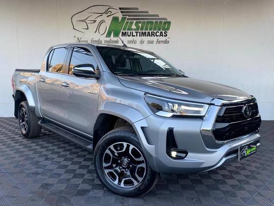 TOYOTA HILUX 2.8 D-4D TURBO DIESEL CD SRX 4X4 AUTOMÁTICO