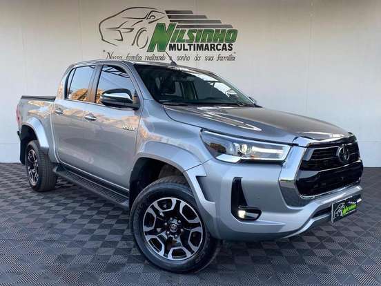 TOYOTA-HILUX-2.8 D-4D TURBO DIESEL CD SRX 4X4 AUTOMÁTICO TOYOTA-HILUX-2024