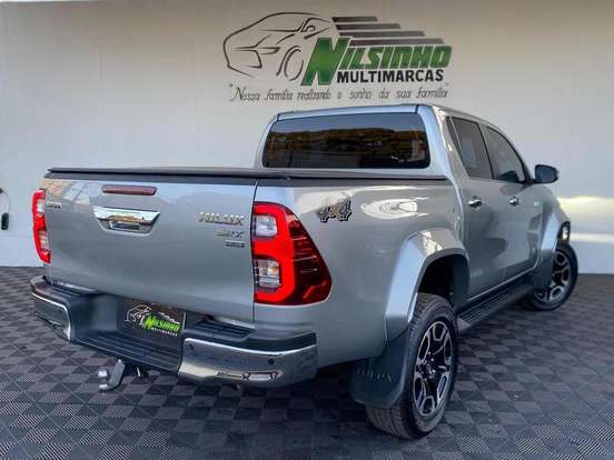 TOYOTA-HILUX-2.8 D-4D TURBO DIESEL CD SRX 4X4 AUTOMÁTICO TOYOTA-HILUX-2024