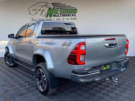 TOYOTA-HILUX-2.8 D-4D TURBO DIESEL CD SRX 4X4 AUTOMÁTICO TOYOTA-HILUX-2024