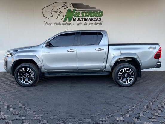 TOYOTA-HILUX-2024