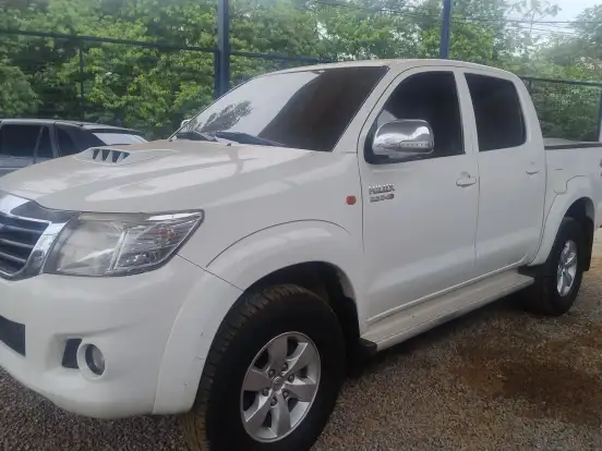 TOYOTA-HILUX-3.0 SR 4X4 CD 16V TURBO INTERCOOLER DIESEL 4P AUTOMÁTICO TOYOTA-HILUX-2015