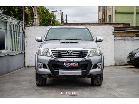 TOYOTA-HILUX-2015