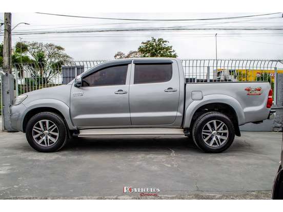 TOYOTA-HILUX-3.0 SRV 4X4 CD 16V TURBO INTERCOOLER DIESEL 4P AUTOMÁTICO TOYOTA-HILUX-2015