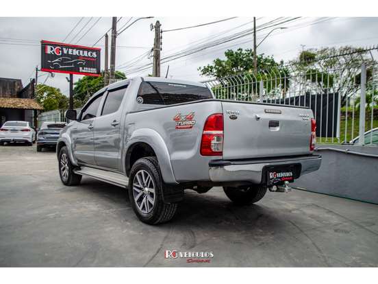 TOYOTA-HILUX-3.0 SRV 4X4 CD 16V TURBO INTERCOOLER DIESEL 4P AUTOMÁTICO TOYOTA-HILUX-2015