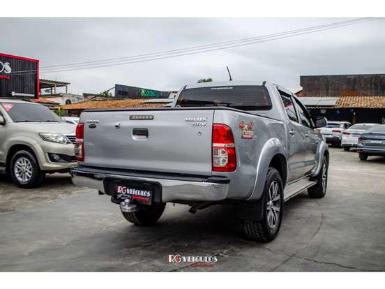 TOYOTA-HILUX-2015