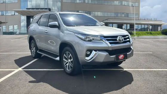TOYOTA HILUX SW4 2.8 SRX 4X4 16V TURBO INTERCOOLER DIESEL 4P AUTOMÁTICO TOYOTA HILUX SW4 2.8 SRX 4X4 16V TURBO INTERCOOLER DIESEL 4P AUTOMÁTICO