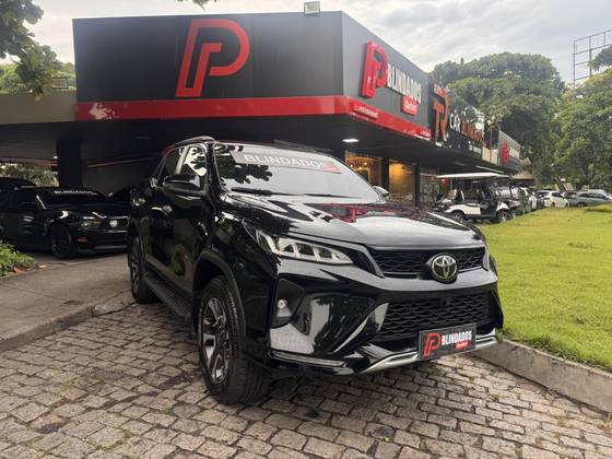 TOYOTA HILUX SW4 2.8 D-4D TURBO DIESEL DIAMOND 7L 4X4 AUTOMÁTICO