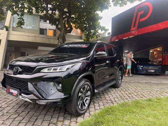 TOYOTA-HILUX SW4-2024