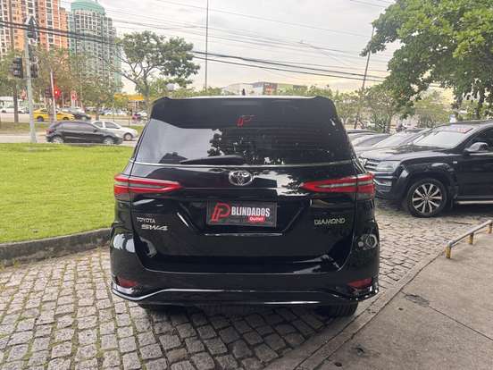 TOYOTA-HILUX SW4-2024