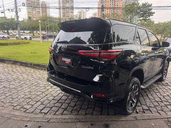 TOYOTA-HILUX SW4-2.8 D-4D TURBO DIESEL DIAMOND 7L 4X4 AUTOMÁTICO TOYOTA-HILUX SW4-2024