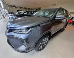 TOYOTA HILUX SW4 2.8 D-4D TURBO DIESEL DIAMOND 7L 4X4 AUTOMÁTICO TOYOTA HILUX SW4 2.8 D-4D TURBO DIESEL DIAMOND 7L 4X4 AUTOMÁTICO
