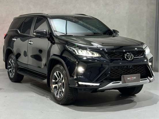 TOYOTA-HILUX SW4-2.8 D-4D TURBO DIESEL DIAMOND 7L 4X4 AUTOMÁTICO TOYOTA-HILUX SW4-2025