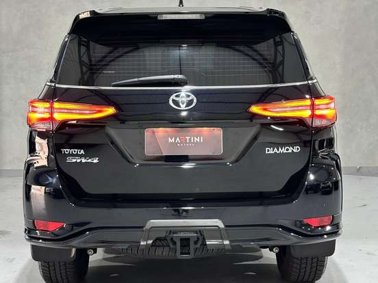 TOYOTA-HILUX SW4-2.8 D-4D TURBO DIESEL DIAMOND 7L 4X4 AUTOMÁTICO TOYOTA-HILUX SW4-2025