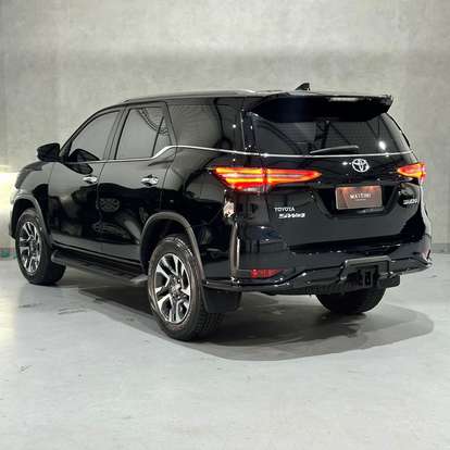 TOYOTA-HILUX SW4-2025