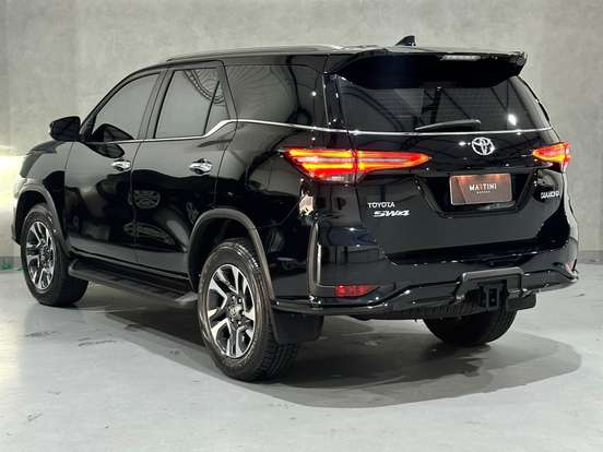 TOYOTA-HILUX SW4-2.8 D-4D TURBO DIESEL DIAMOND 7L 4X4 AUTOMÁTICO TOYOTA-HILUX SW4-2025