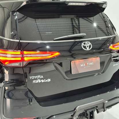 TOYOTA-HILUX SW4-2025