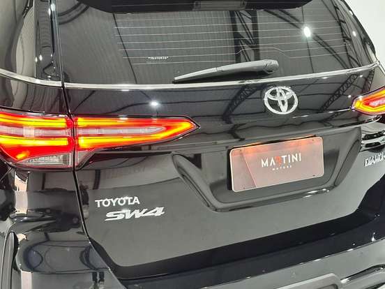 TOYOTA-HILUX SW4-2.8 D-4D TURBO DIESEL DIAMOND 7L 4X4 AUTOMÁTICO TOYOTA-HILUX SW4-2025