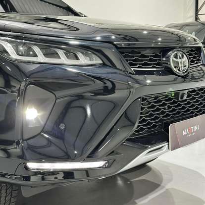 TOYOTA-HILUX SW4-2025