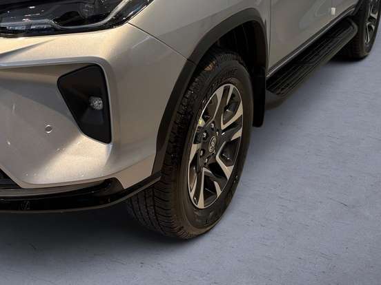 TOYOTA-HILUX SW4-2026