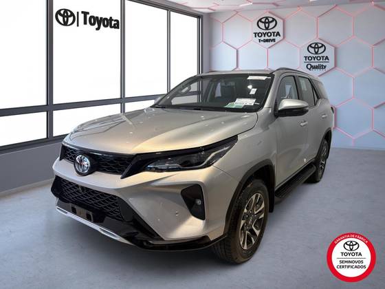TOYOTA HILUX SW4 2.8 D-4D TURBO DIESEL SRX PLATINUM 7L 4X4 AUTOMÁTICO