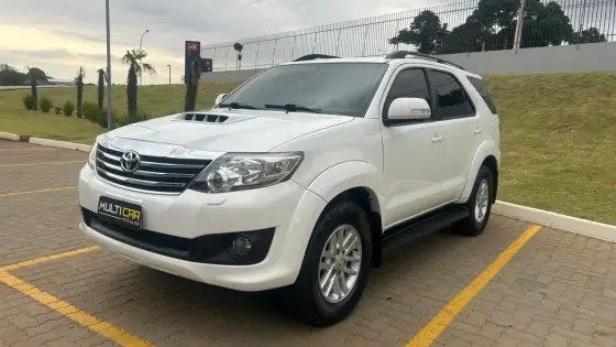 TOYOTA HILUX SW4 3.0 SRV 4X4 7 LUGARES 16V TURBO INTERCOOLER DIESEL 4P AUTOMÁTICO TOYOTA HILUX SW4 3.0 SRV 4X4 7 LUGARES 16V TURBO INTERCOOLER DIESEL 4P AUTOMÁTICO