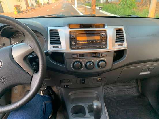 TOYOTA-HILUX-2.7 SR 4X2 CD 16V FLEX 4P AUTOMÁTICO TOYOTA-HILUX-2012