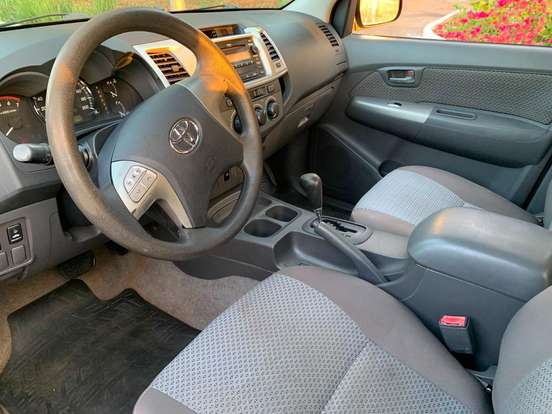 TOYOTA-HILUX-2012