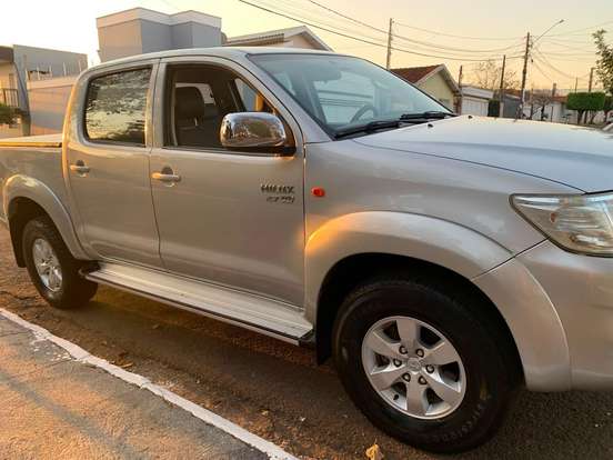 TOYOTA-HILUX-2.7 SR 4X2 CD 16V FLEX 4P AUTOMÁTICO TOYOTA-HILUX-2012